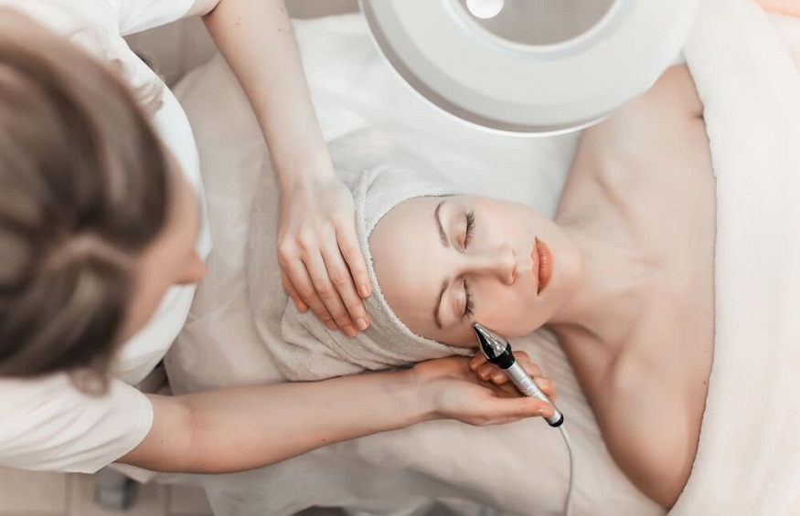 Med Spa Practitioner Vs. Dermatologist: Knowing The Difference